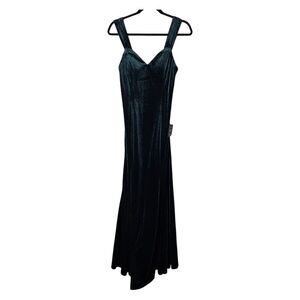 NWT LuLu's Emerald Green Velvet Maxi Dress M Trumpet Sweetheart Neck Wide Strap